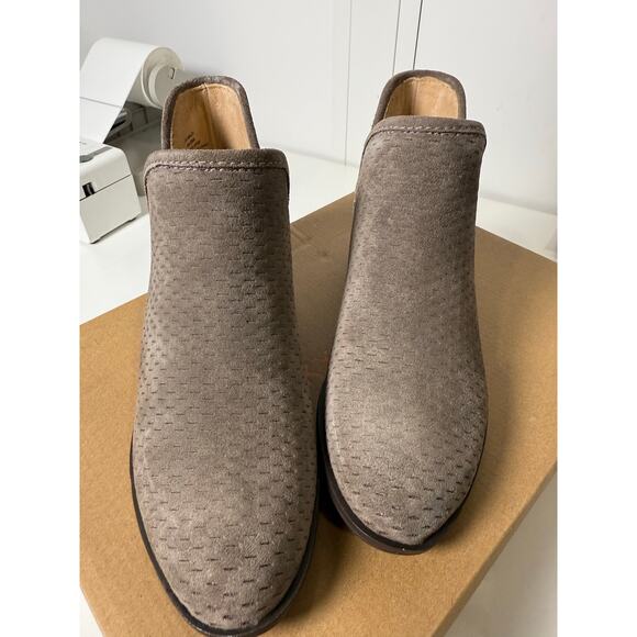 Lucky Brand Women's Baley Fashion Boot - Picture 6 of 7